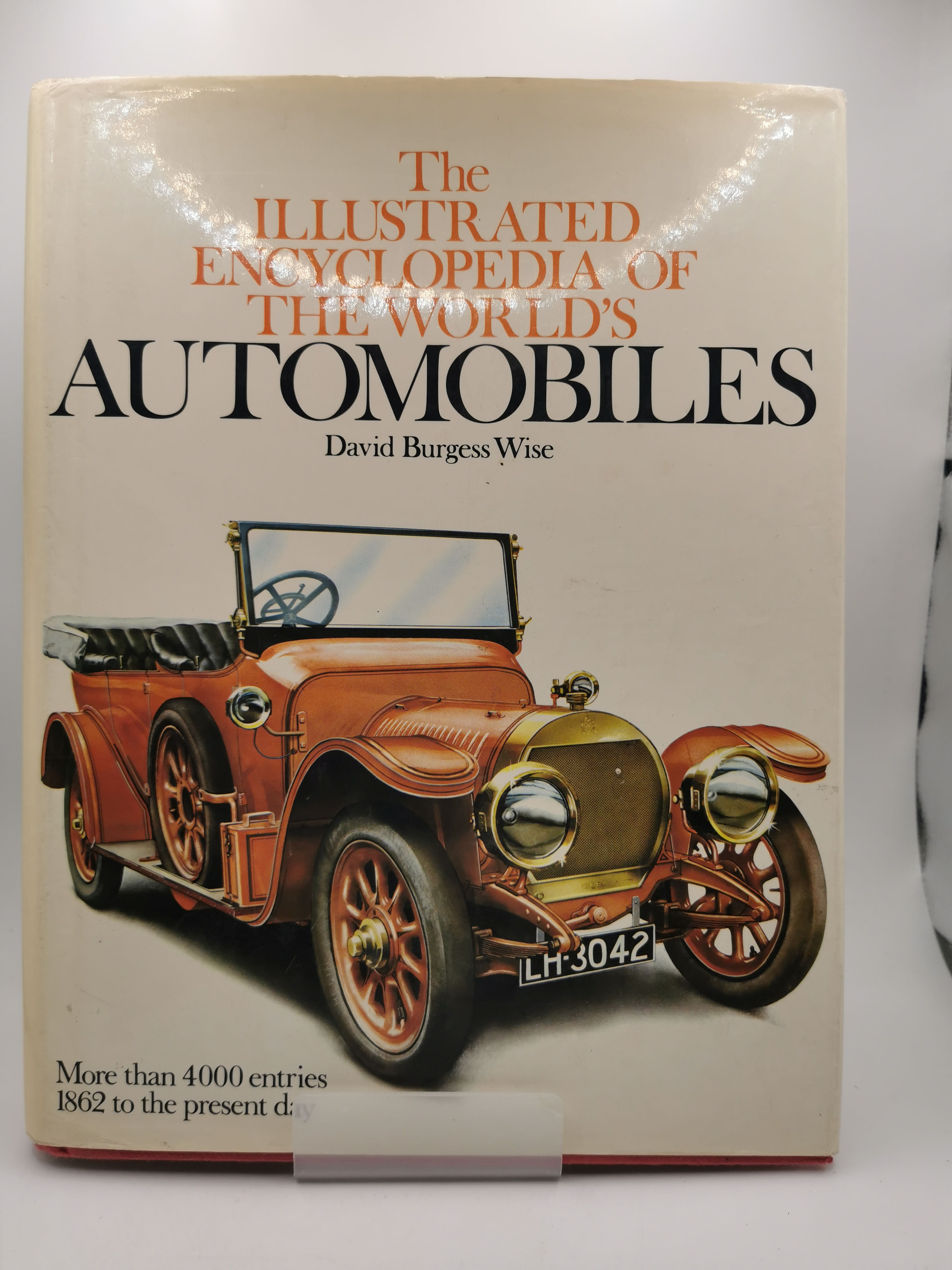 The Illustrated Encyclopedia of The World's Automobiles - David Burgess Wise