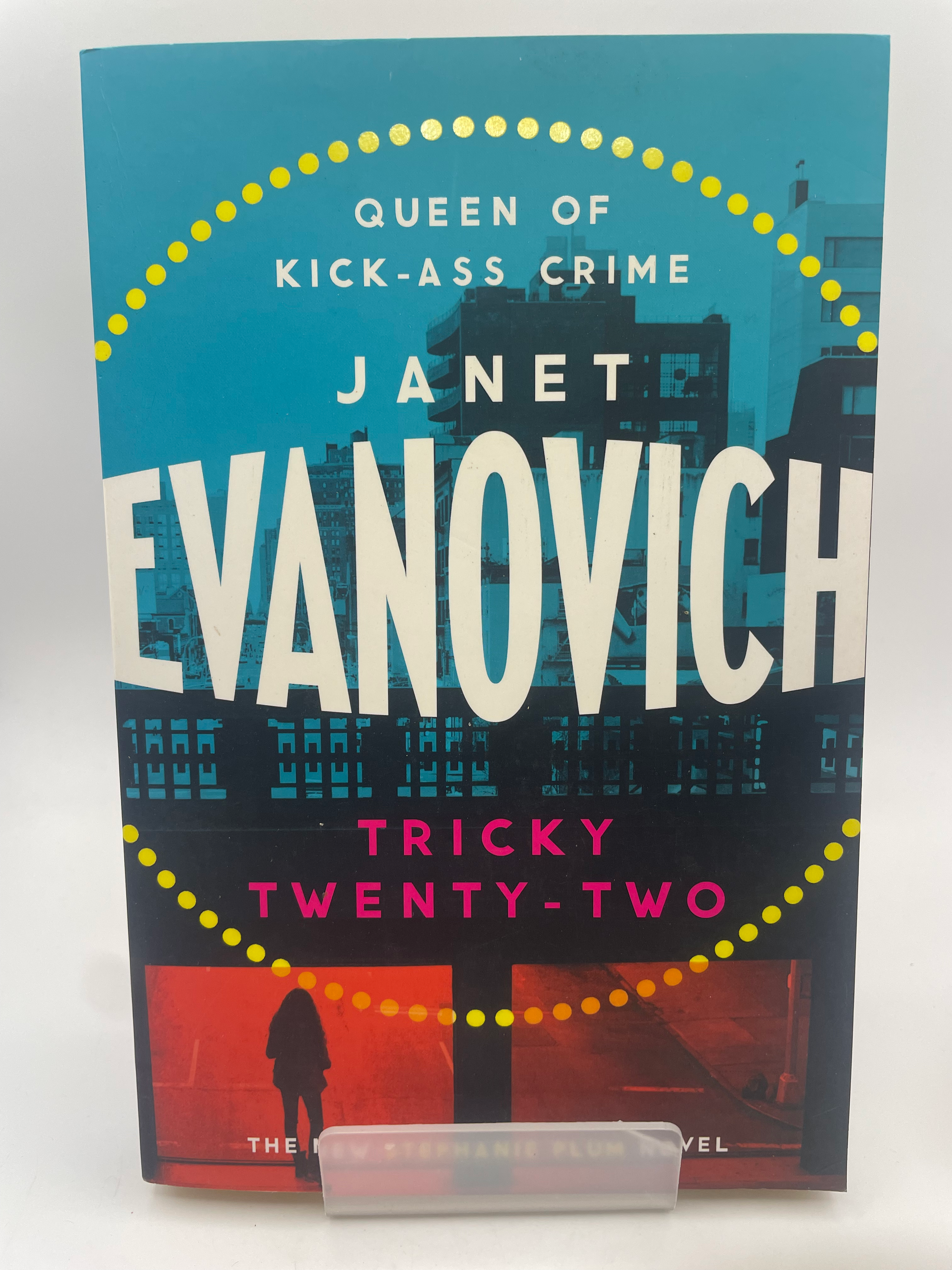 Tricky Twenty-Two - Janet Evanovich