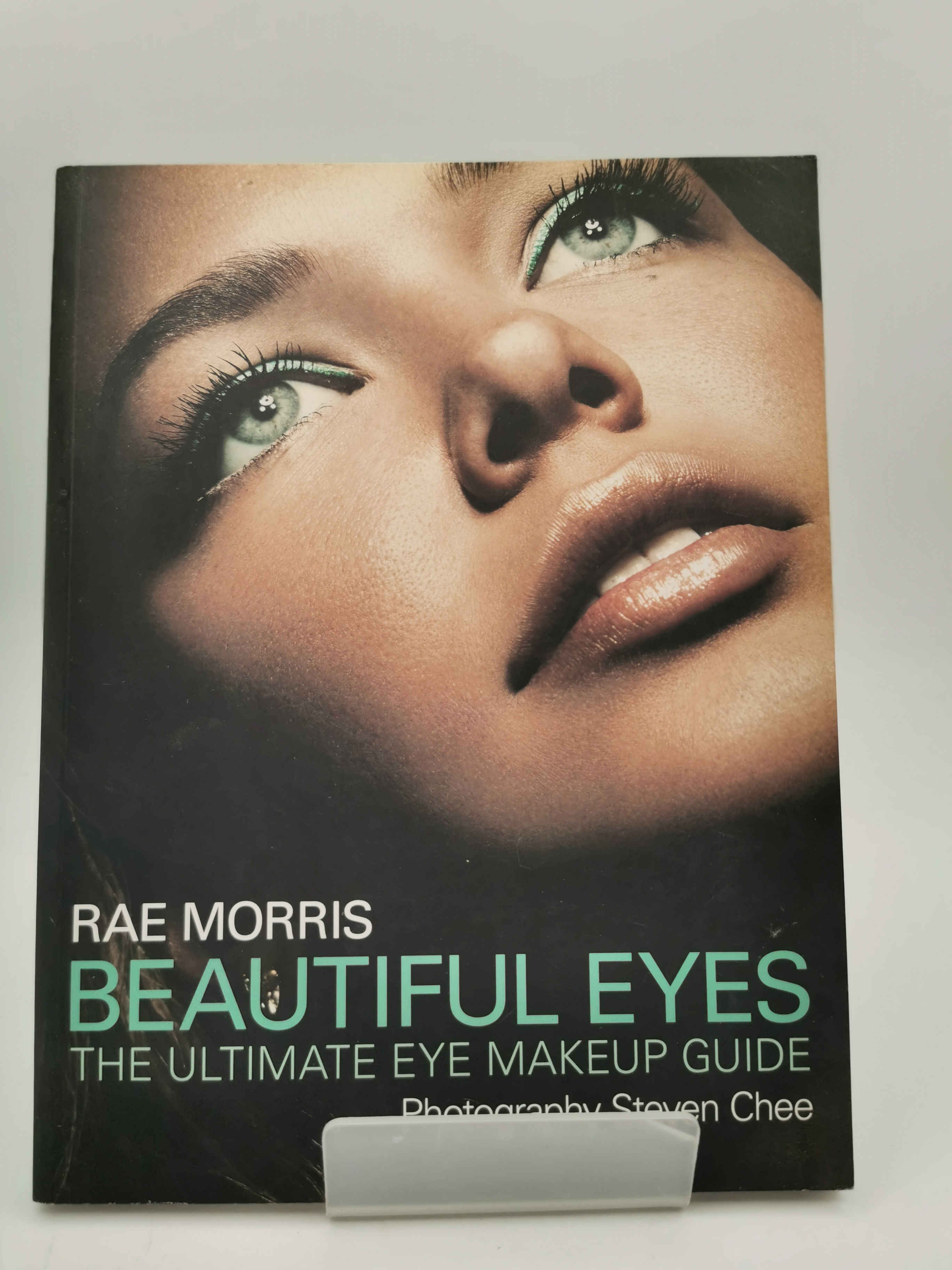 Beautiful Eyes: The Ultimate Eye Makeup Guide - Rae Morris