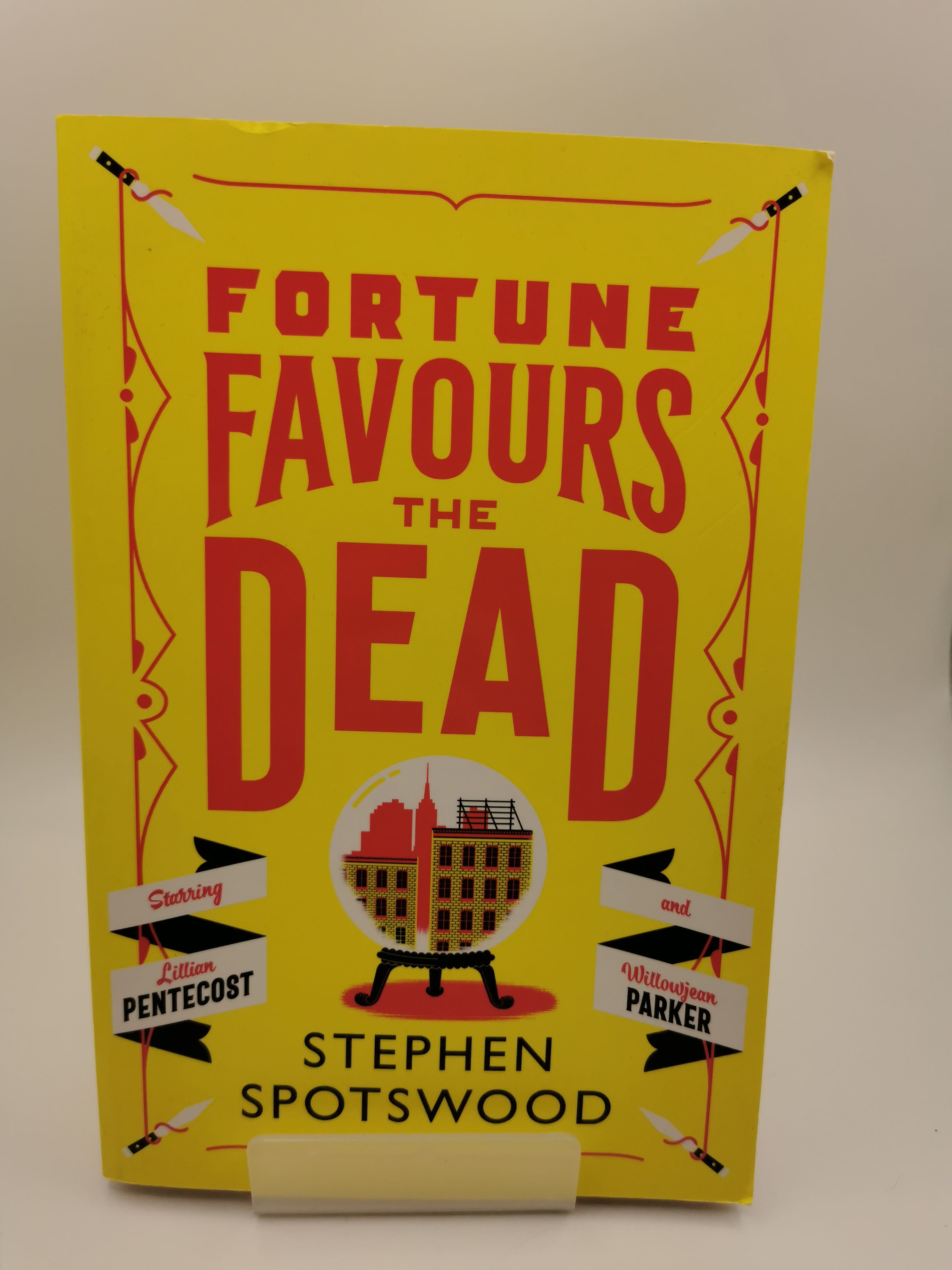 Fortune Favours the Dead - Stephen Spotswood