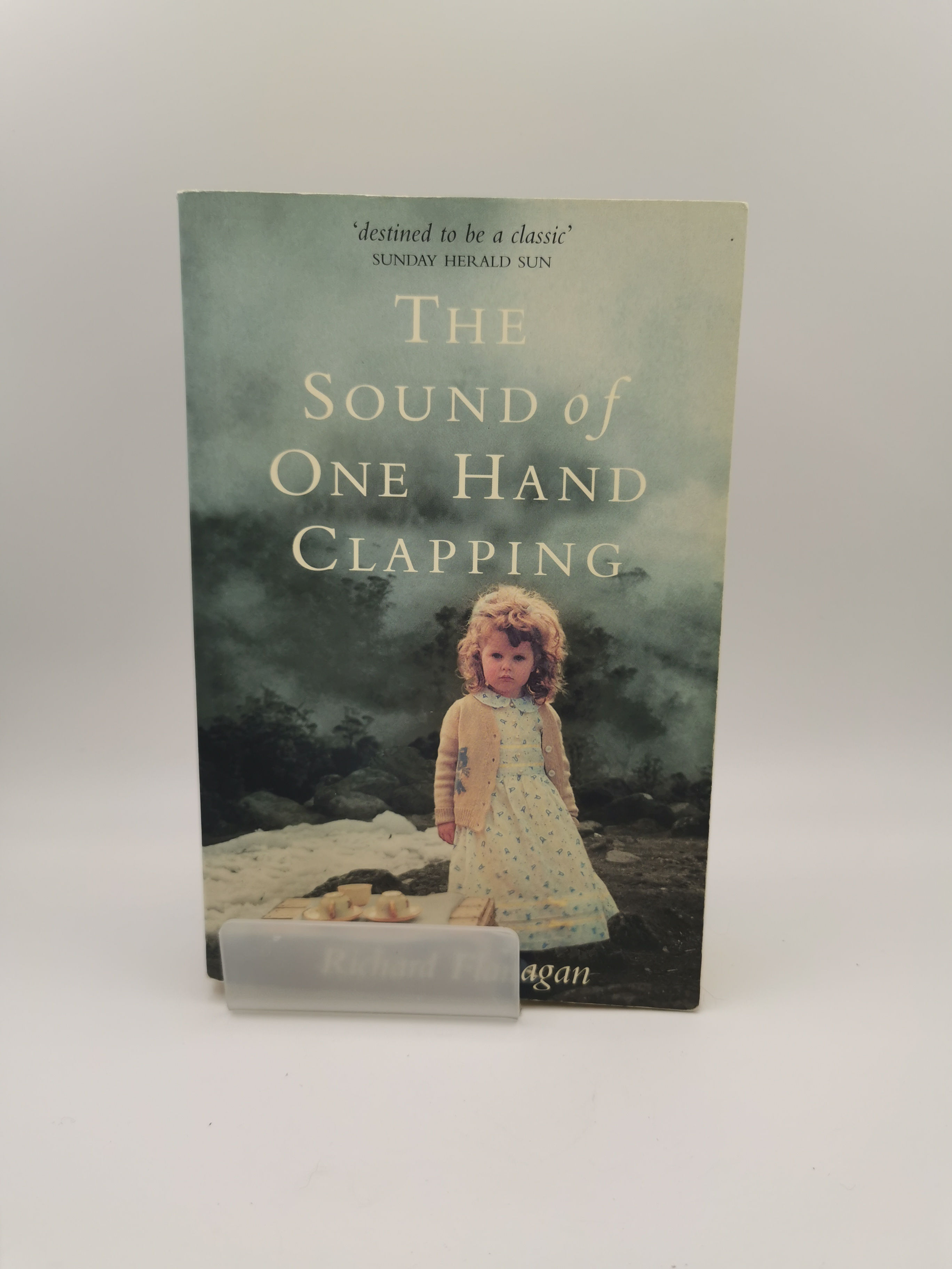 The Sound of One Hand Clapping - Richard Flanagan