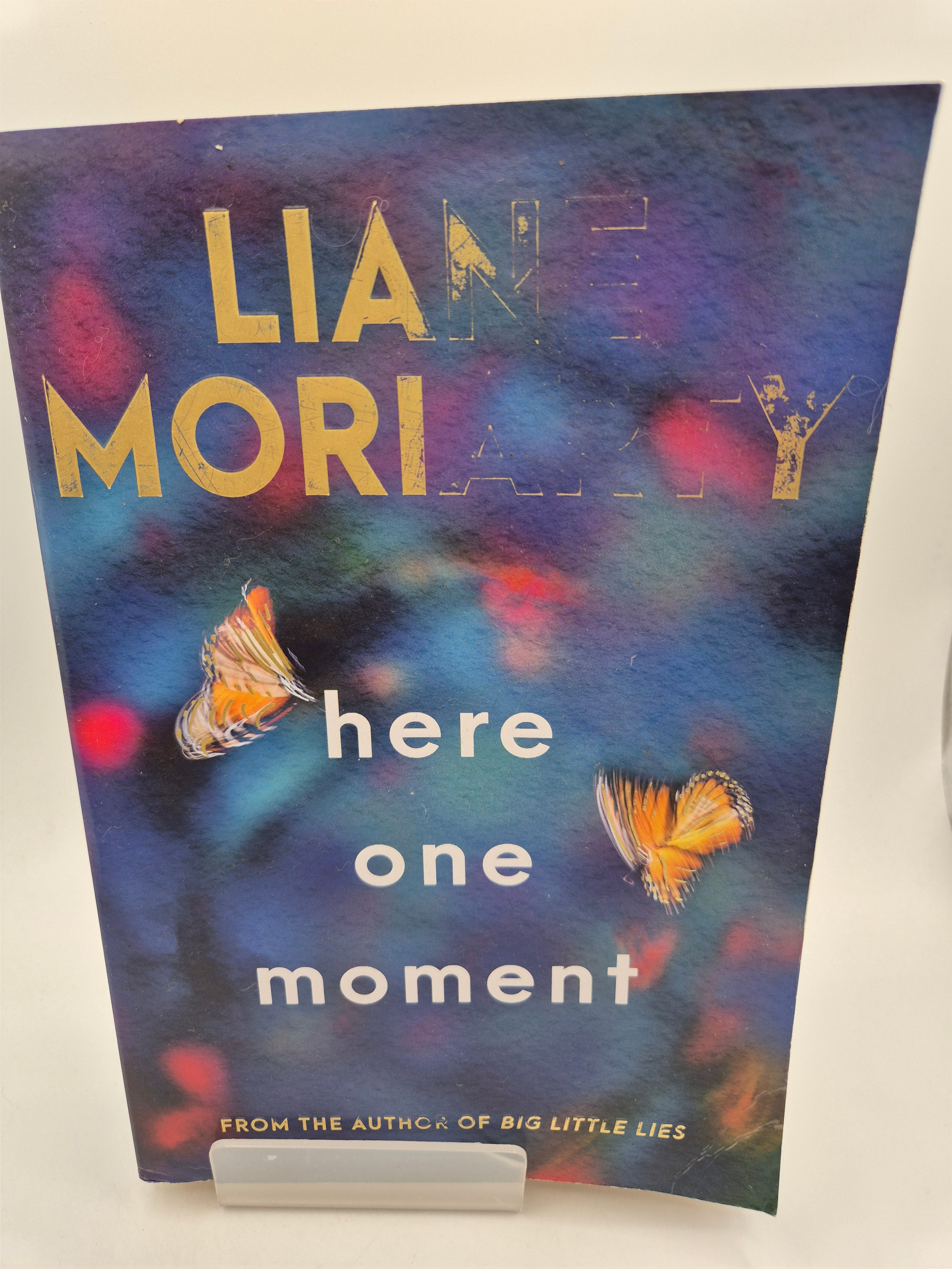Here One Moment - Liane Moriarty