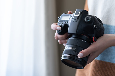 Photographers hand on camera