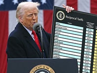 川普关税政策再施重压，全球贸易走向何方？