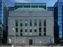 加拿大央行维持 2.25% 利率：经济韧性超预期，真正风险在 2026