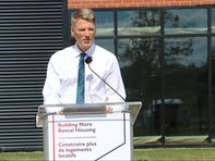 罗伯逊转向：联邦住房部长承认房价须下跌以恢复加拿大住房负担能力