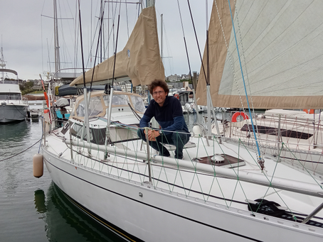 Julien Libercé photographe sur Évidence, son bateau à voile au long court. PHOTO/RadioTTU/Arthur Bex
