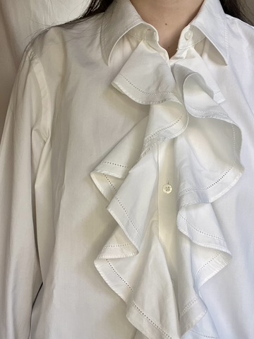 Classic shirt with front ruffle