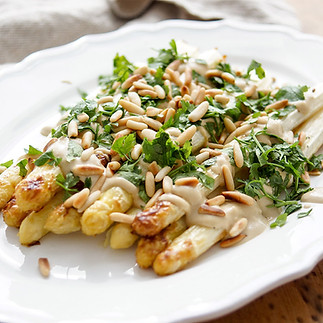 Geroesteter-Spargel-mit-Tahin-Zitronen-Sosse-1.jpg