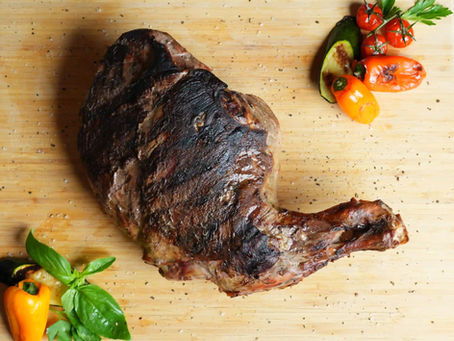 Festtagsrezept: Saftige Wildschweinkeule mit kreativen Beilagen