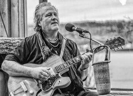 Ramblin' Dan Stevens playing guitar and singing.