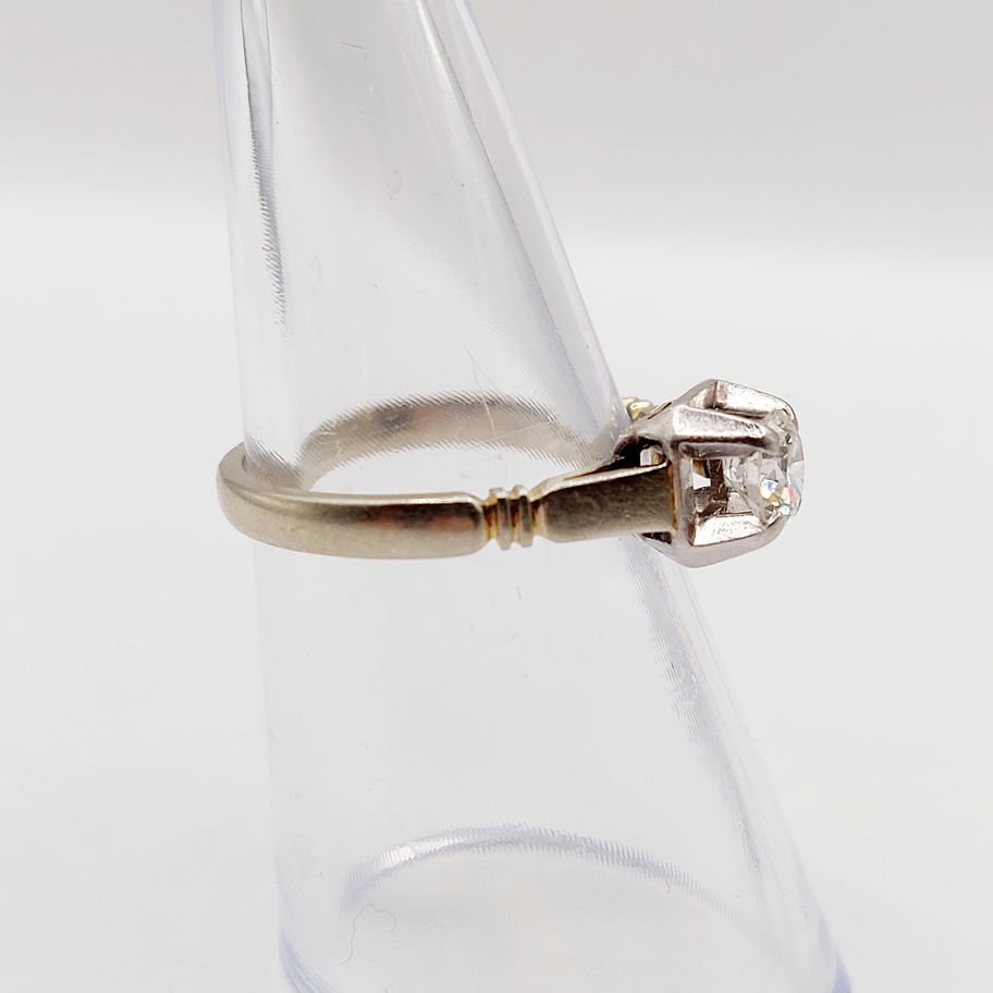 Bague solitaire art deco or blanc 18k diamant 0.43 carat (circa 1950).