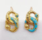 Boucles d'oreilles pendantes en or jaune et émail turquoise, design moderne.
