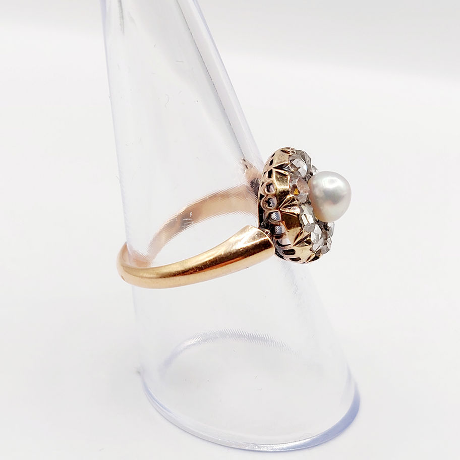 Bague en or rose avec perle et diamants, Pendentif porte photo antique (circa 1900).