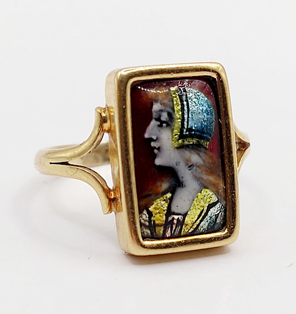 Bague cible art deco or 18k diamant et saphirs synthétiques (circa 1910), portrait miniature. Bague ancienne.