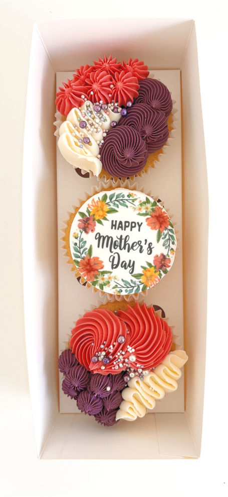 Box of 3 cupcakes with an edible icing topper