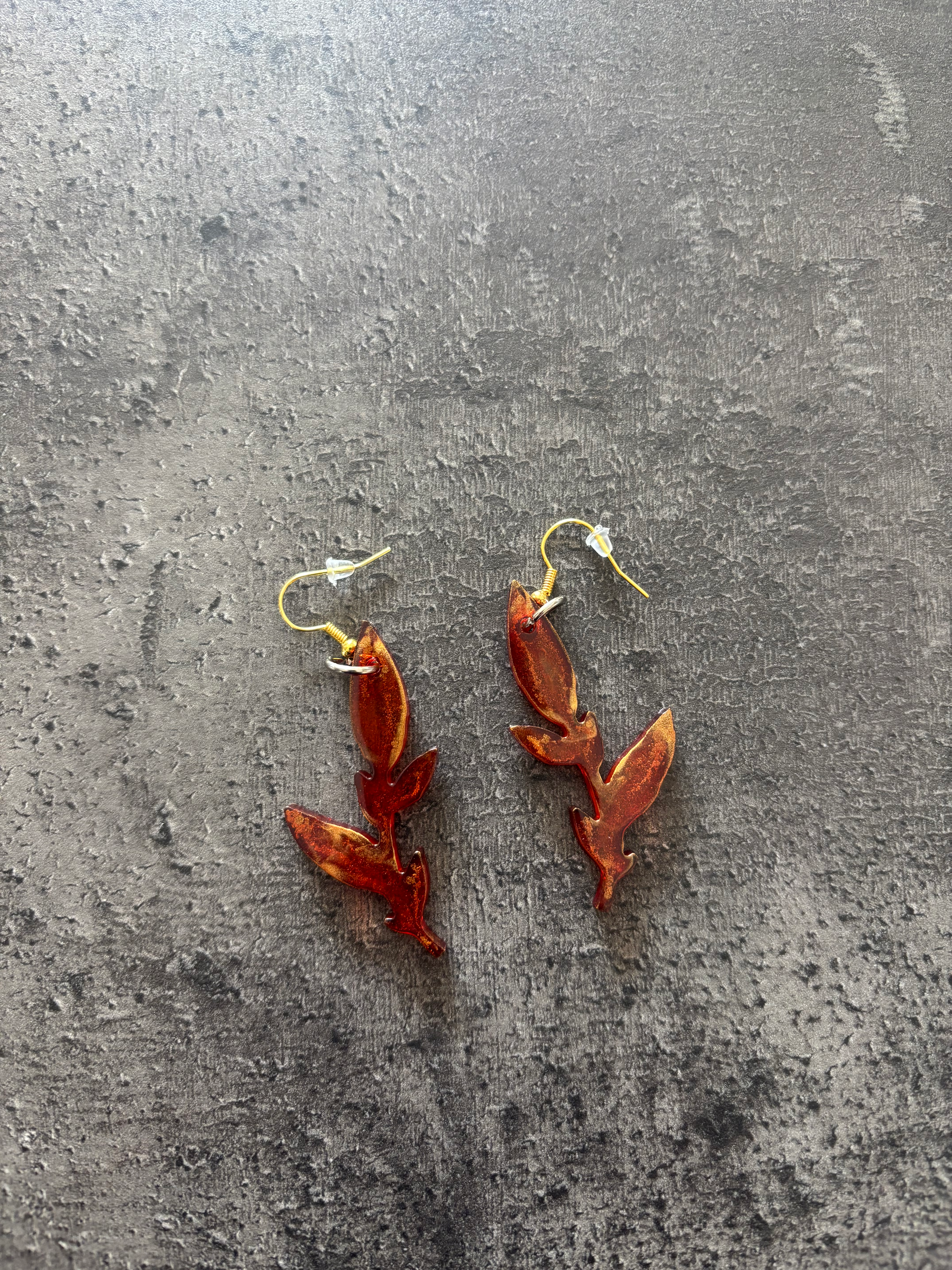 B.D’OREILLES FEUILLES ROUGES ET OR