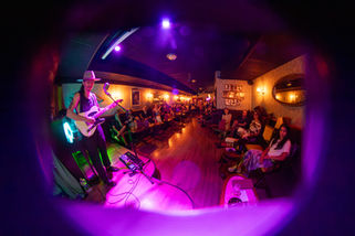 Wine Wednesday: Barcelona’s Mid-Week Secret Where World-Class Musicians Meet Velvet Elegance