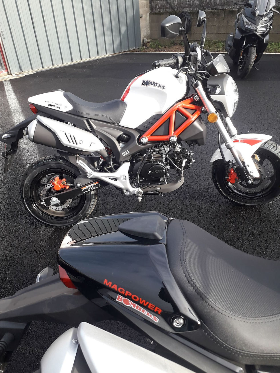 Miniature : MOTO 50 cm3 BOMBERS