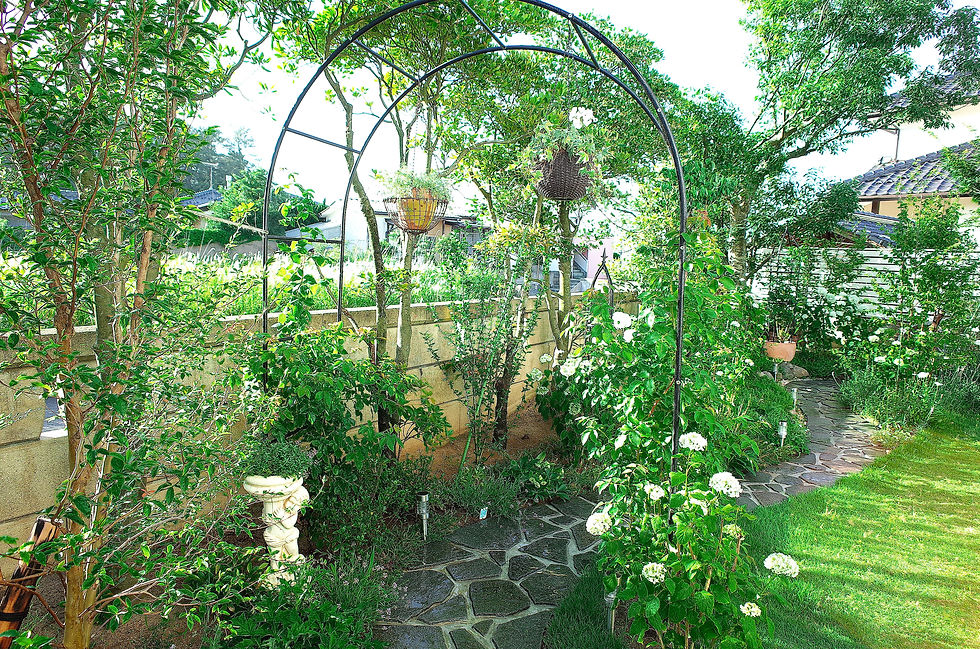 「高見台イングリッシュガーデン」