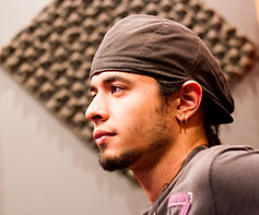 大阪,外国人,モデル,ミュージシャン,タレント,ヴォーカリスト,シンガー,ギターリスト