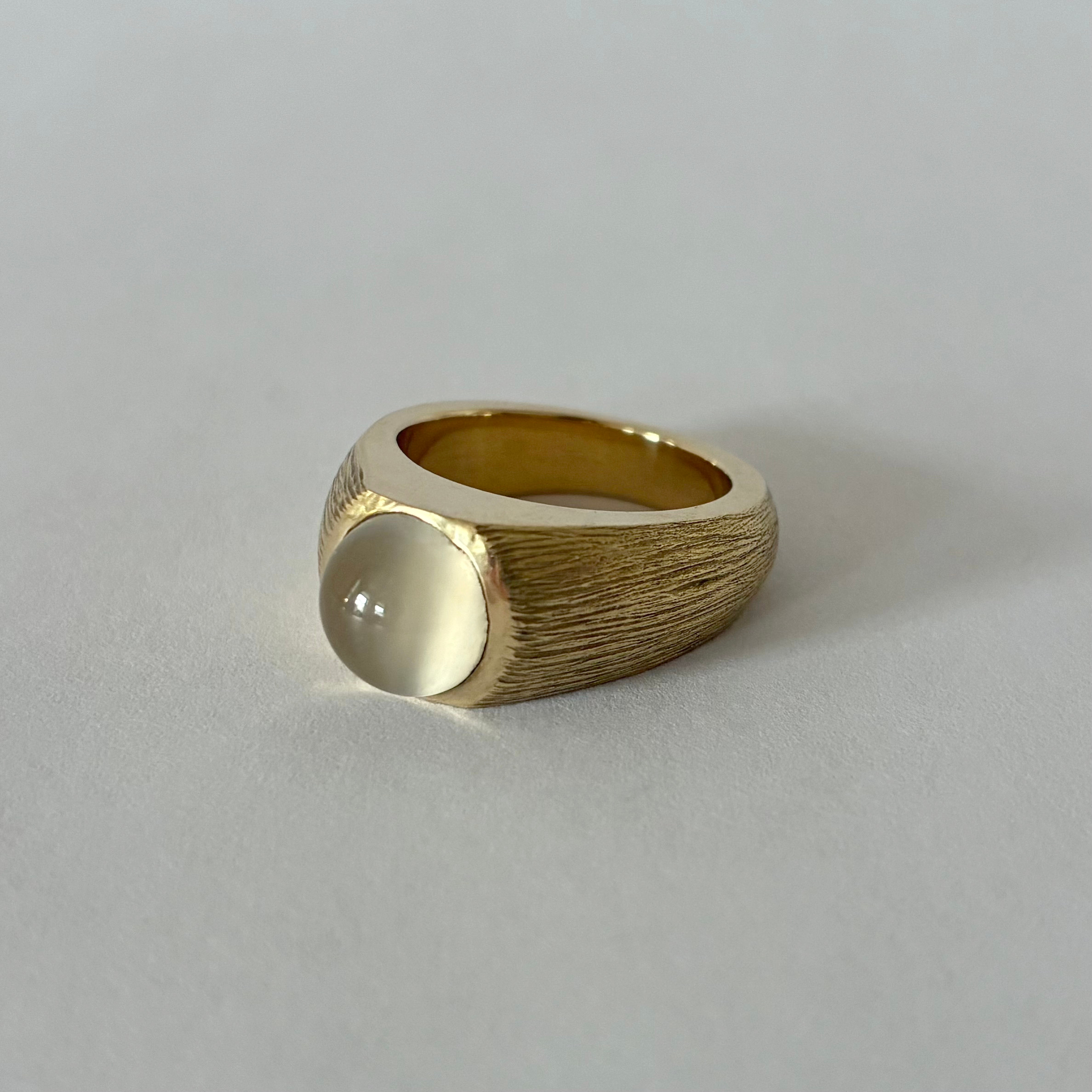 the luna stirrup ring