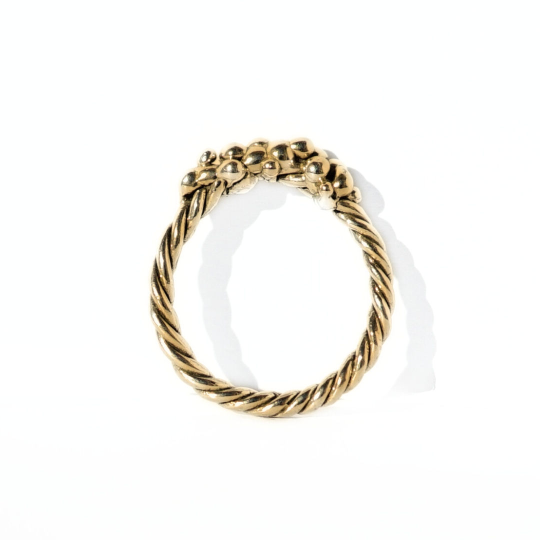 Rosée sur la corde gold ring