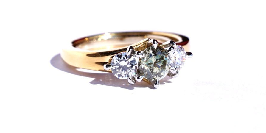 Bague Lucille, or 18k avec Serti griffe en platine