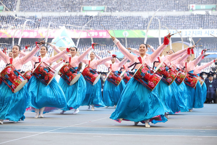 Congratulatory Performance:
God’s Mandate From Heaven