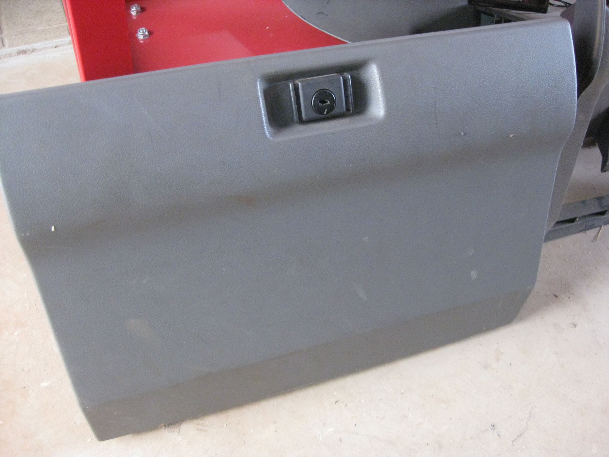 VR Commodore Glove Box