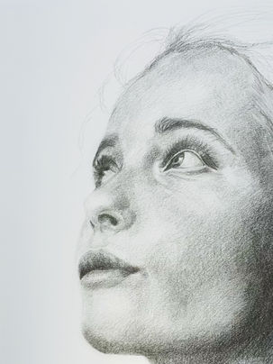 Figuratieve tekening van een vrouw die omhoogkijkt, grafiet op papier