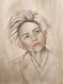 Tekeningen van de vrouwelijke expressie, met een focus op de essentie van aanwezigheid en gelaagdheid. Gemaakt met klassieke materialen zoals grafiet, bister en pastel, waarbij kracht en kwetsbaarheid samenkomen in subtiele, maar krachtige lijnen.