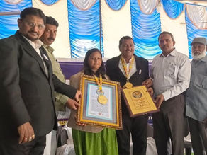 123 CHALLENGE: 1 STUDENT, 2 HANDS, 3 LANGUAGES