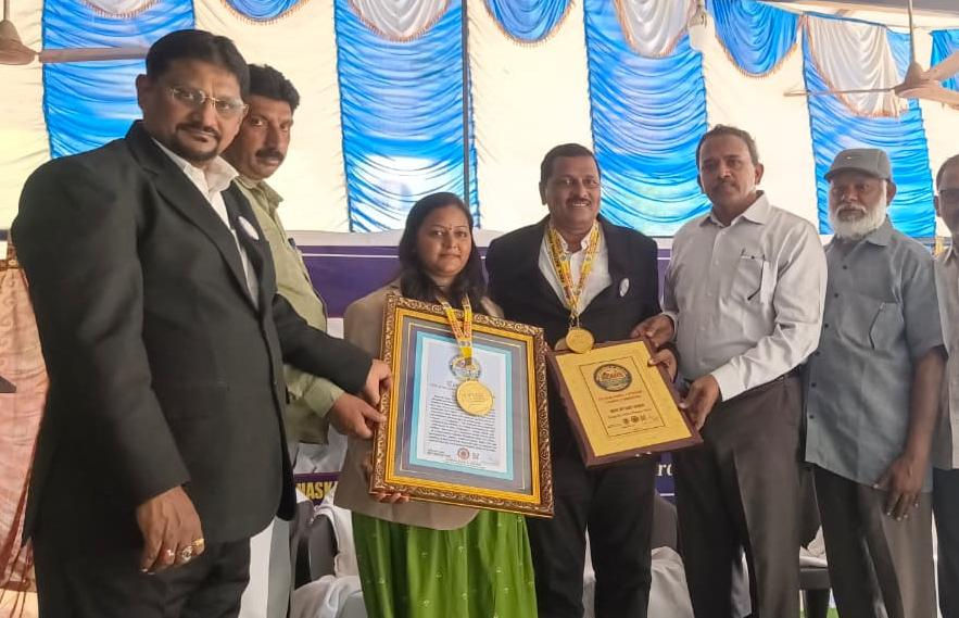 123 CHALLENGE: 1 STUDENT, 2 HANDS, 3 LANGUAGES