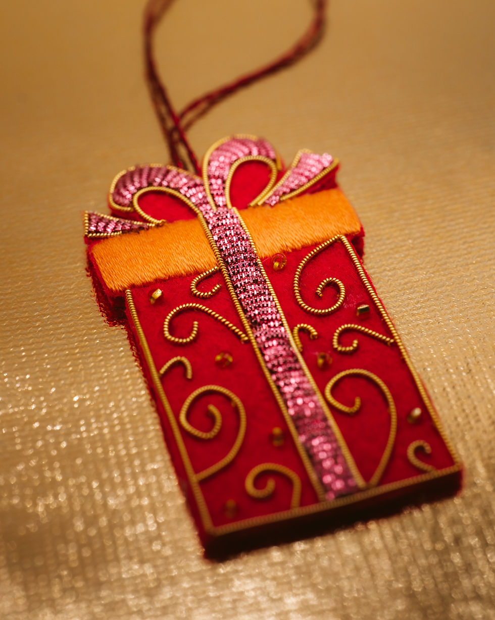 Christmas Present Decoration Instructions Booklet