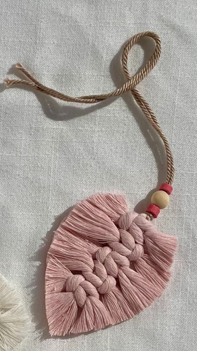 קישוט למראת רכב- עלה ורוד