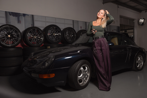 Andrea Perdomo y la alquimia emocional de Porsche