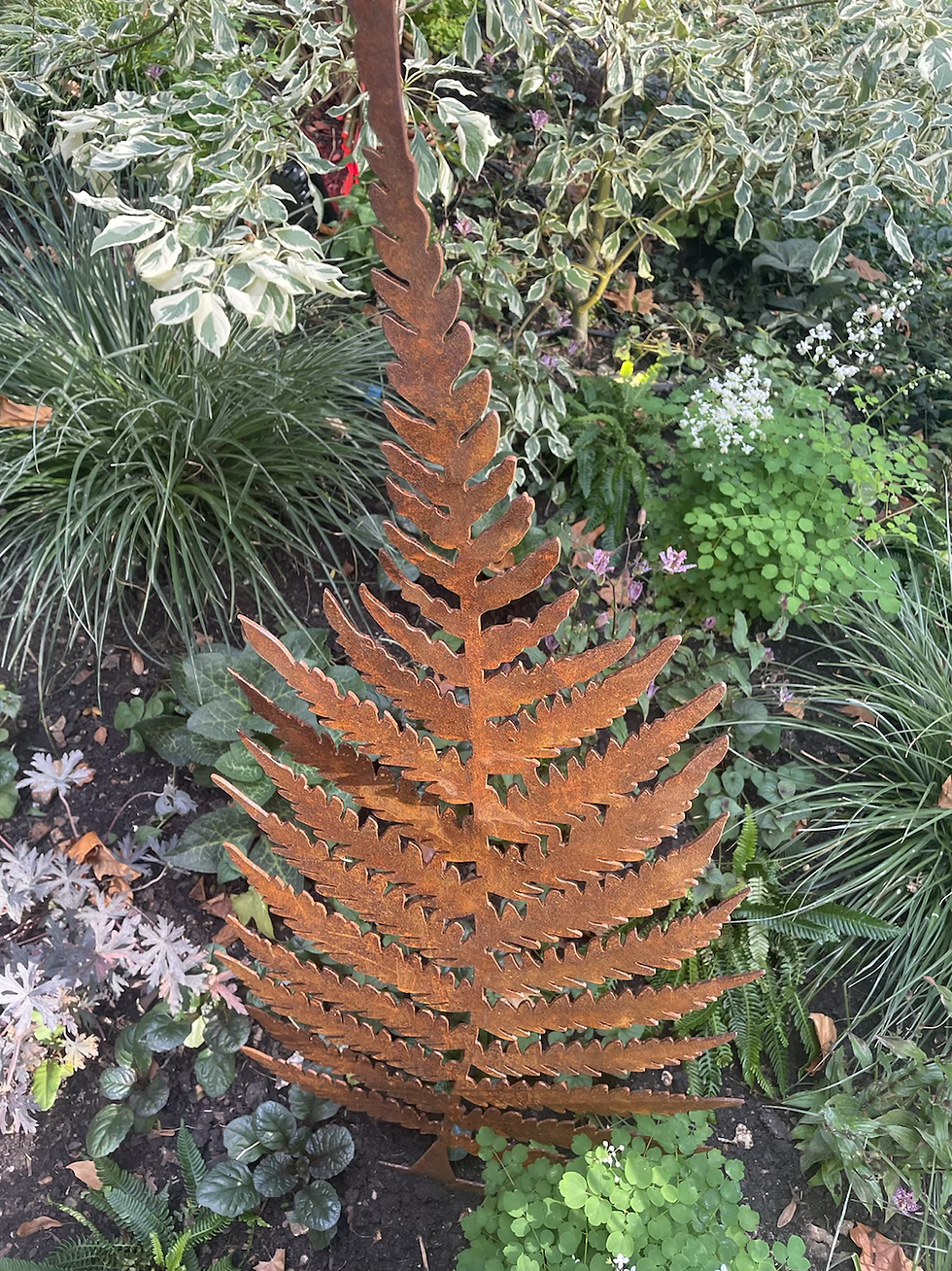 Rusty Metal Rustic Garden Sculpture Fern Leaf