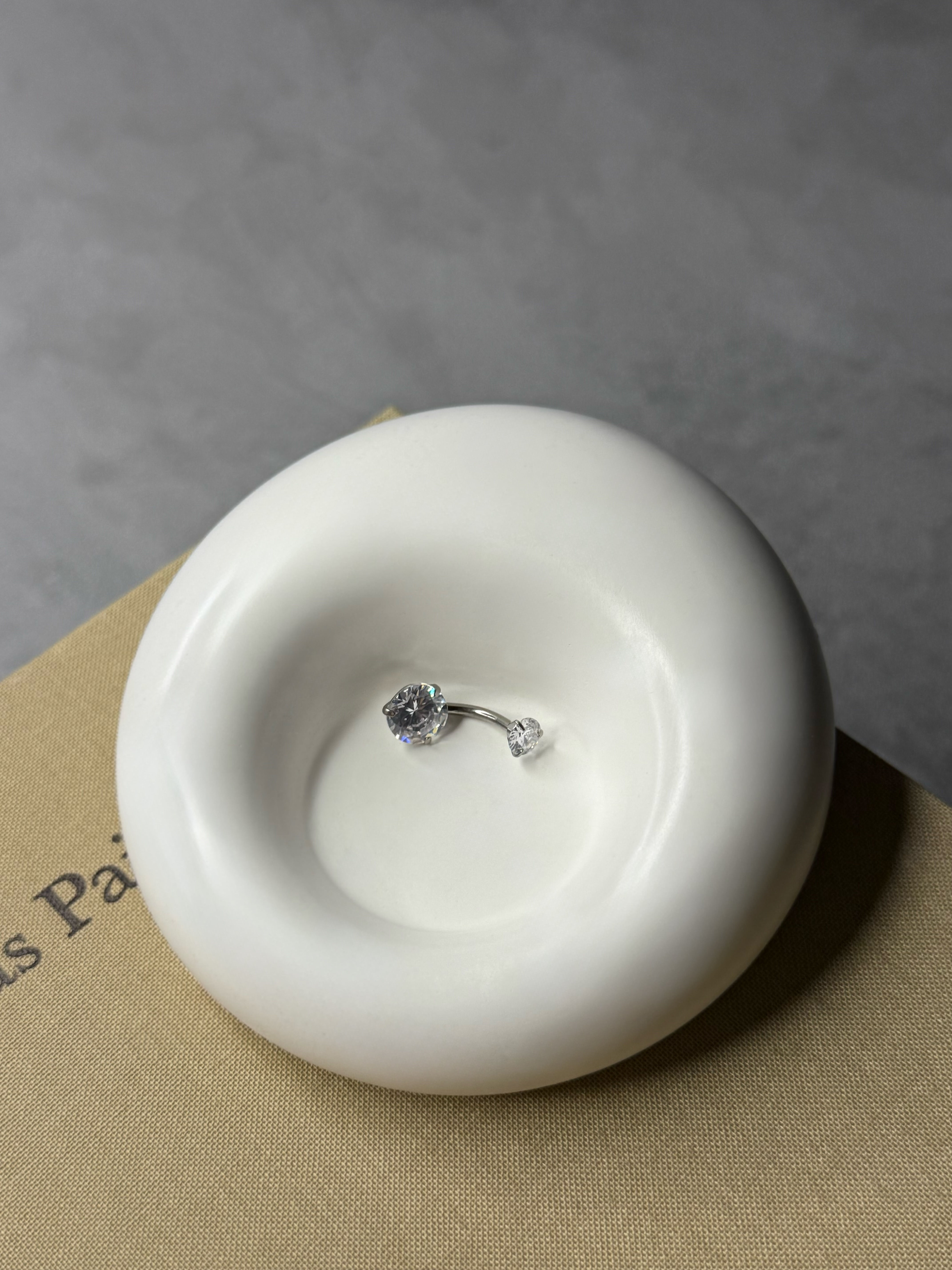 Éclia Göbek Piercingi