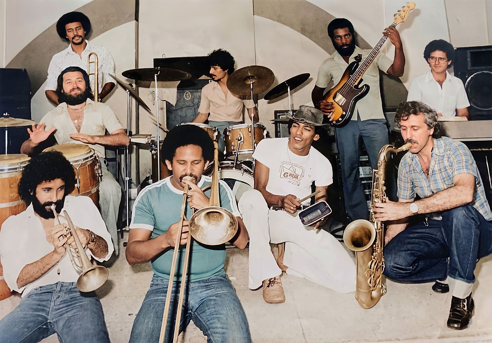 Edmundo tocando el trombón con Los Barba