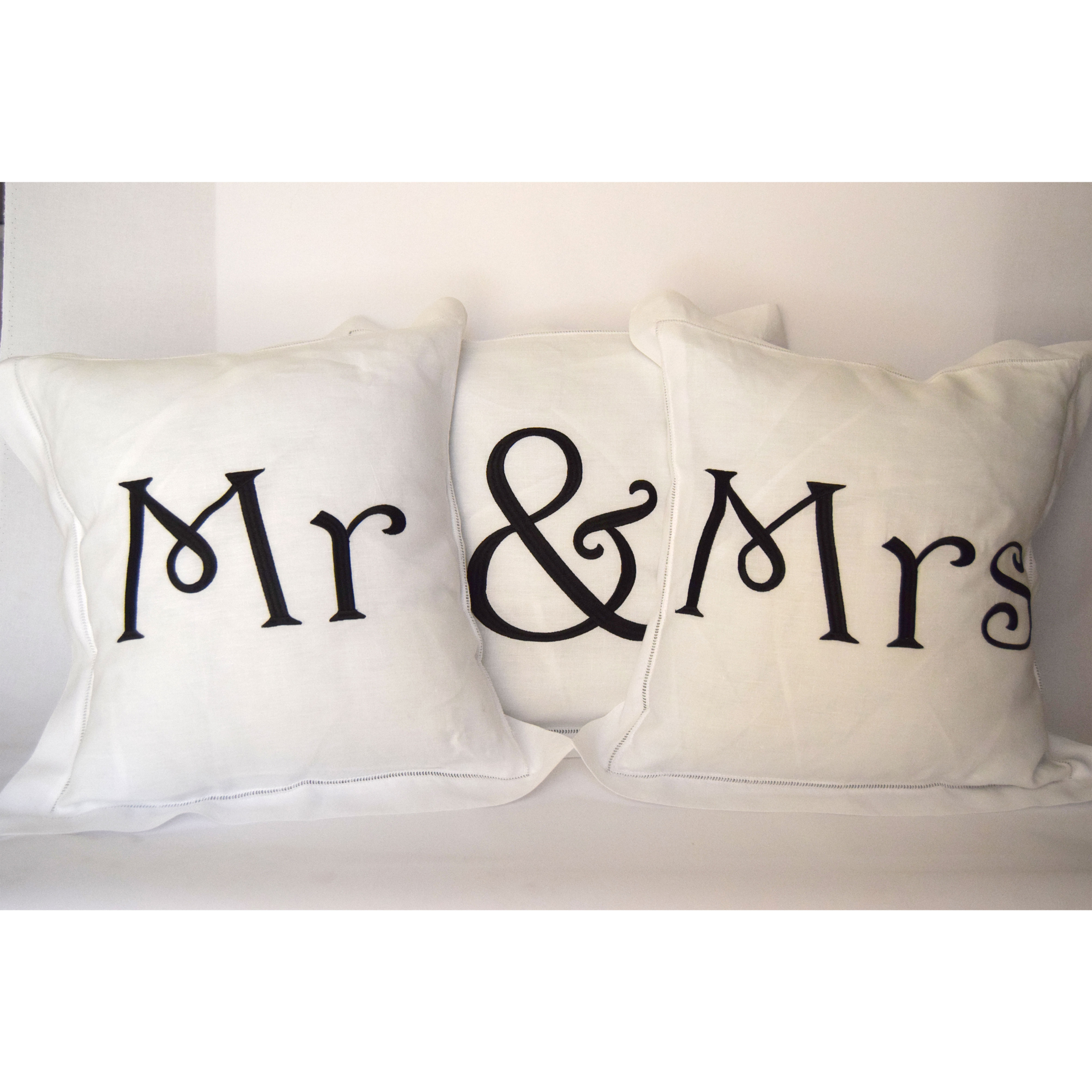 Linen "Mr & Mrs" Pillow Set