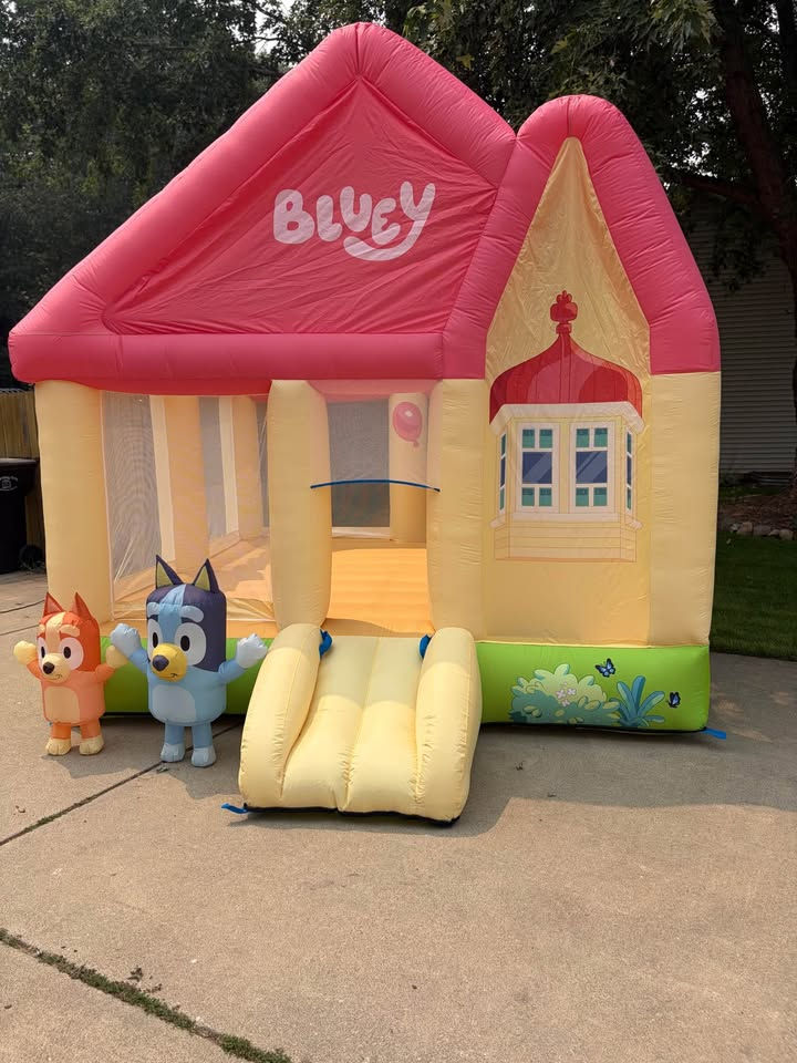 Bluey Bounce House 