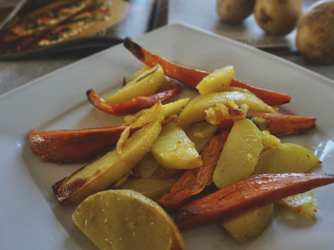 Oven roasted potatoes with rosemary