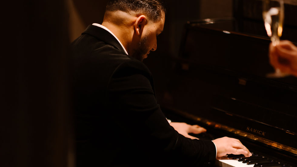 Private dinner Duin en Kruidberg hotel besloten avond voor luxe diner high end experience man speelt piano tijden het diner