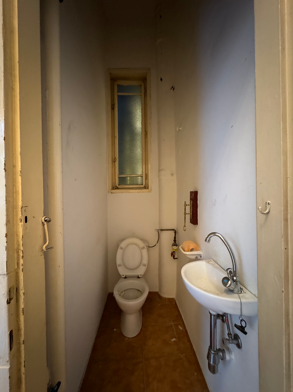 Separate toilet with a small basin — before renovation, Hadik Ház, Budapest
