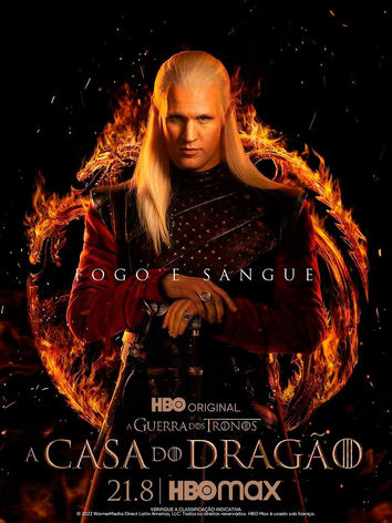 SINOPSE & INFO
Baseada no livro Fogo & Sangue de George R. R. Martin, A Casa do Dragão é um spin-off de Game of Thrones que narra a história de conquista de terras em Westeros, mais conhecida como a Dança dos Dragões. Situada mais de 200 anos antes dos eventos da série original, acompanhamos a guerra civil que acontece enquanto os meio-irmãos Aegon II (Tom Glynn-Carney) e Rhaenyra (Emma D'Arcy) almejam o trono após a morte do pai Viserys I (Paddy Considine). Rhaenyra é a filha mais velha, contudo, Aegon é o filho homem de um segundo casamento, o que acaba gerando uma crescente tensão entre dois clãs Targaryen sobre quem tem o verdadeiro direito ao trono. Como descrito em Game of Thrones, no tempo em que a família Targaryen dominava os 7 reinos, a casa era conhecida por seus imponentes dragões, que assim como a família, acabaram praticamente extintos após o conflito interno.