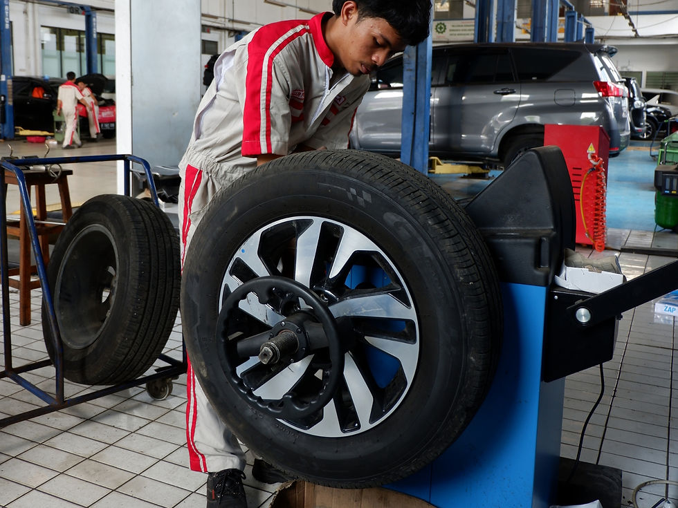 Balancing Car Tire. Balancing ban mobil Toyota