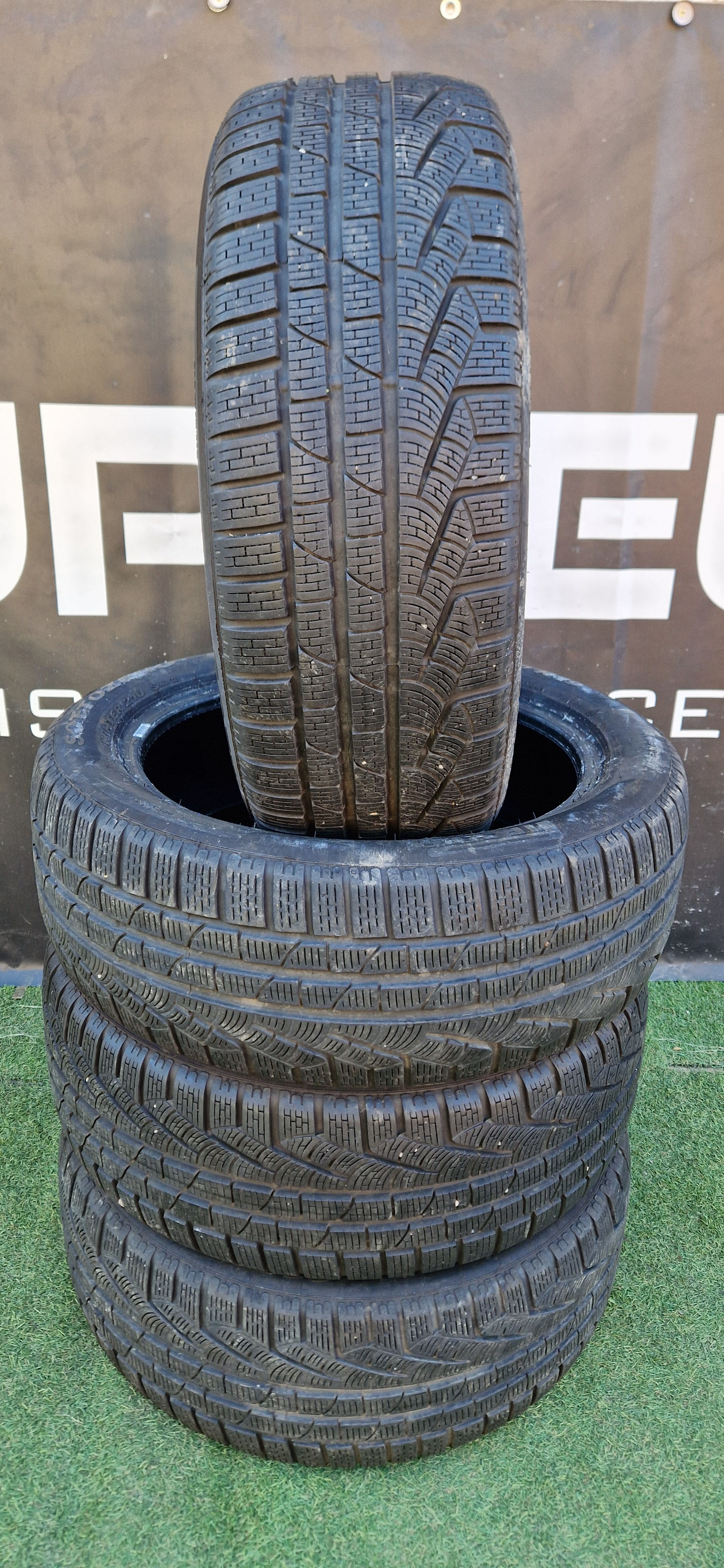 Pneumatiky ❄️ 235.50.19 pirelli 4x8.5mm ZÁNOVNÍ STAV