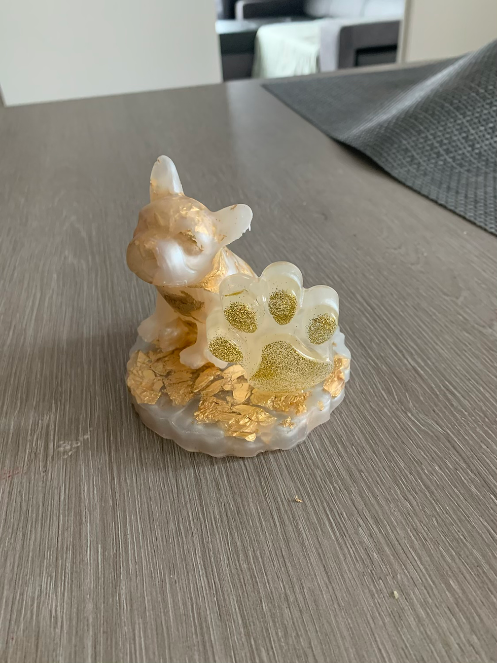 Miniature : Chien décoratif sur socle avec patte