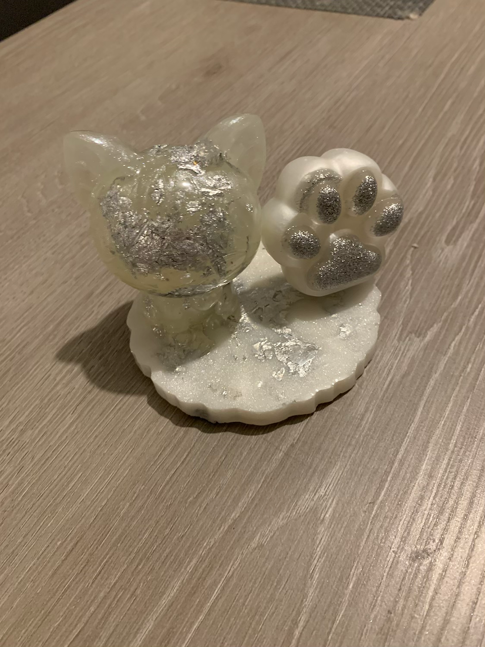 Miniature : Petit chat sur socle avec sa patte